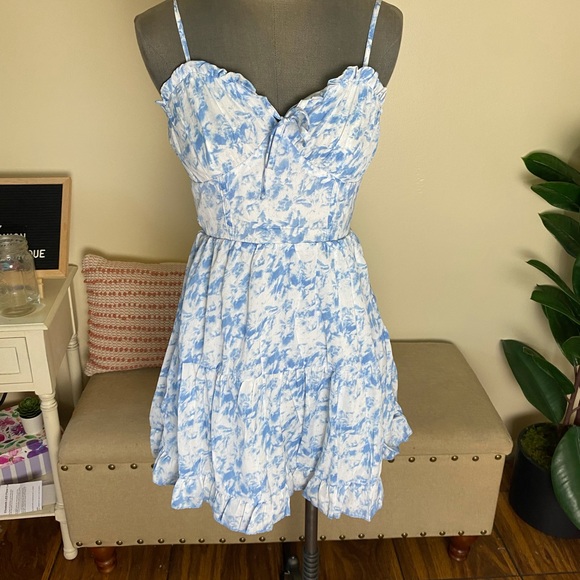 Gorgeous sky blue mini dress - Picture 2 of 3